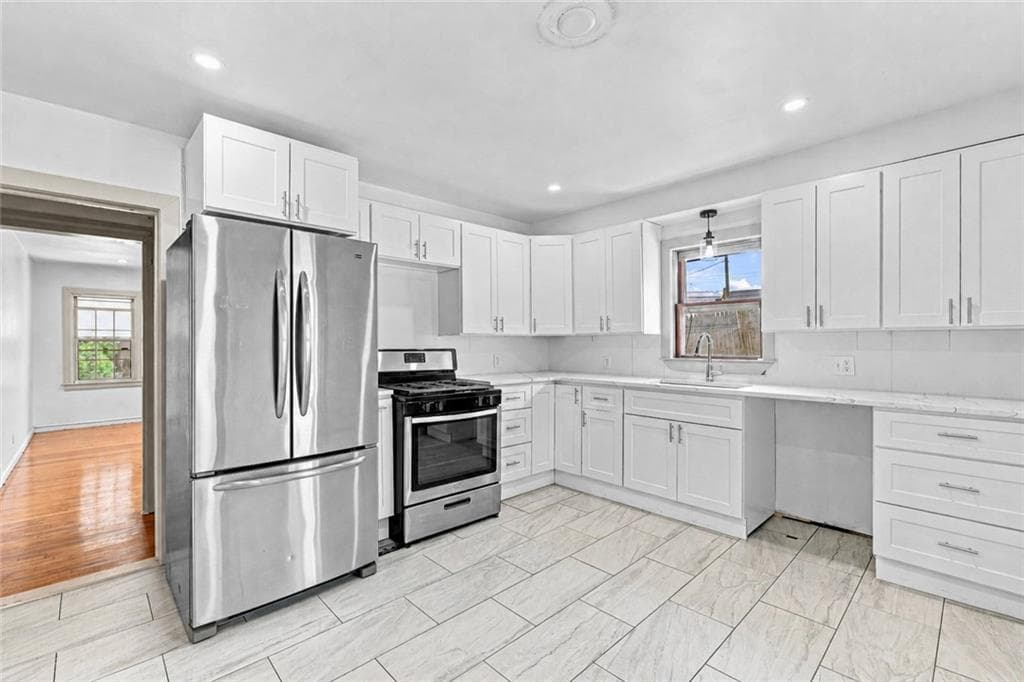 Single Family Residence at 435 Auburn Street, Cranston, photo 2 of 23