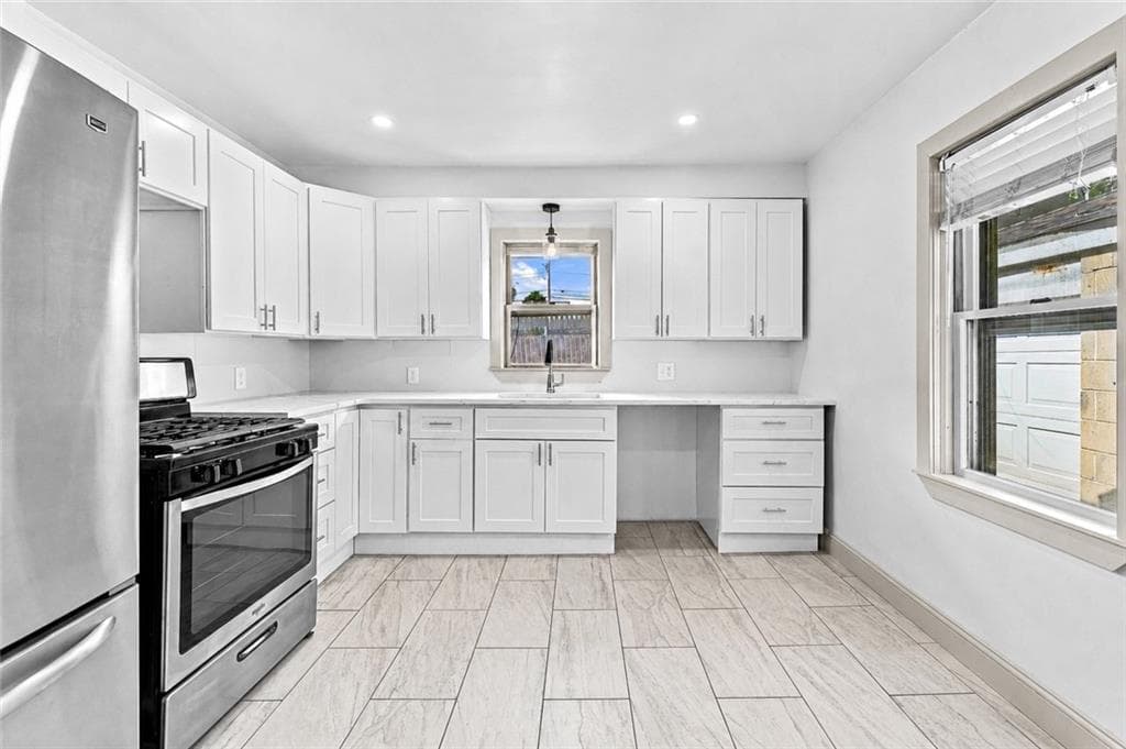 Single Family Residence at 435 Auburn Street, Cranston, photo 3 of 23