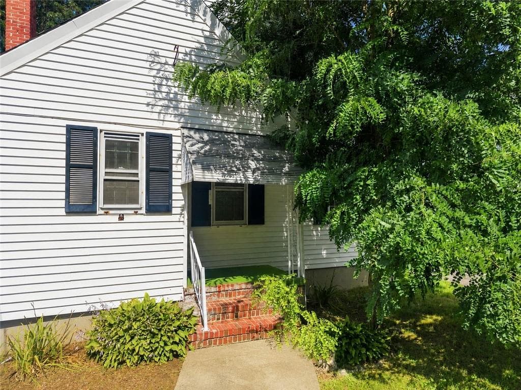 Single Family Residence at 435 Auburn Street, Cranston, photo 20 of 23