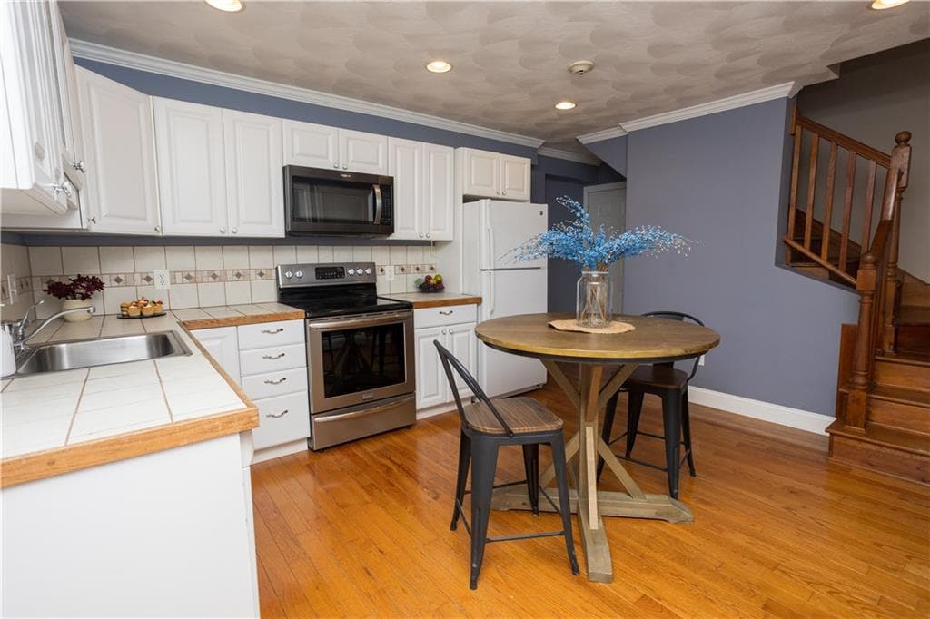 Condominium at 2799 Pawtucket Avenue, East Providence, photo 2 of 26