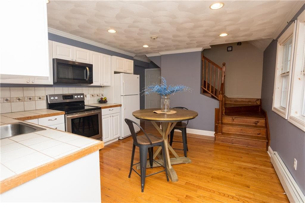 Condominium at 2799 Pawtucket Avenue, East Providence, photo 5 of 26