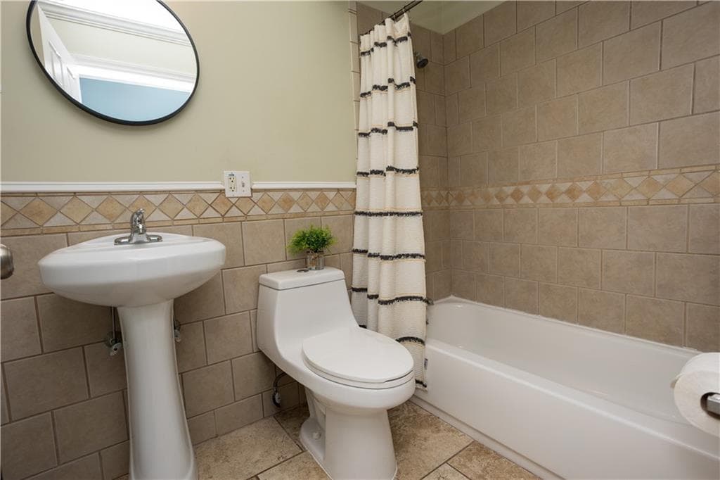 Condominium at 2799 Pawtucket Avenue, East Providence, photo 24 of 26