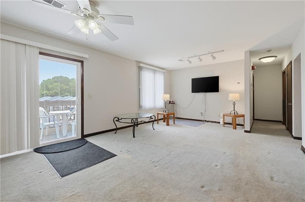 Condominium at 35 Kristee Circle Circle UNIT 35, West Warwick, photo 18 of 26