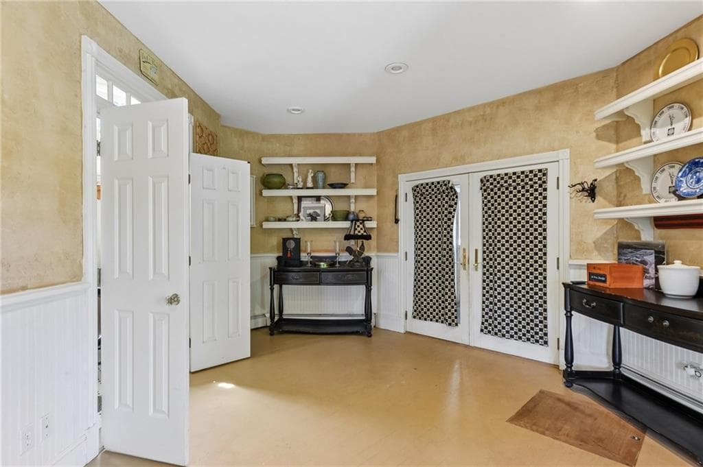 Single Family Residence at 25 Wildfield Farm Road, Narragansett, photo 22 of 50