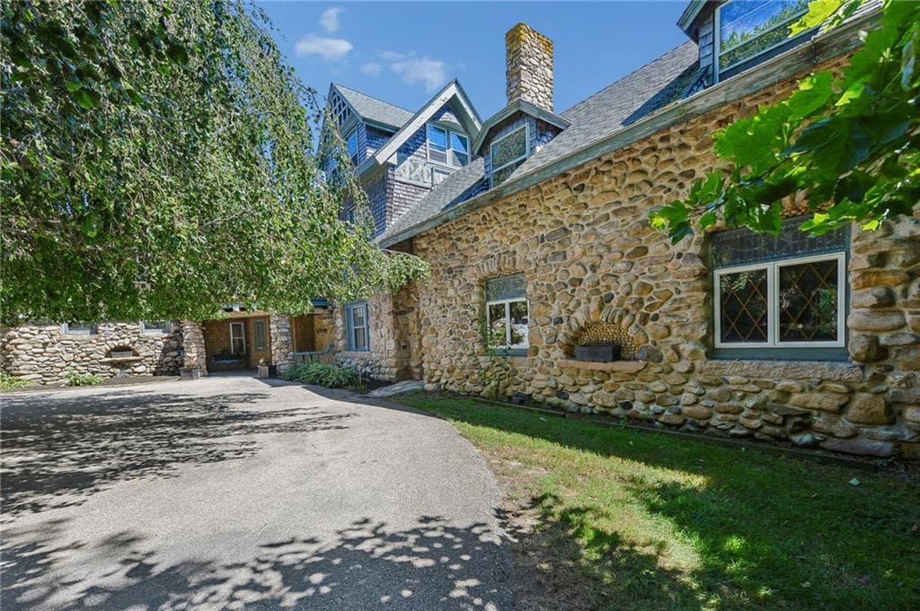 Single Family Residence at 25 Wildfield Farm Road, Narragansett, photo 5 of 50