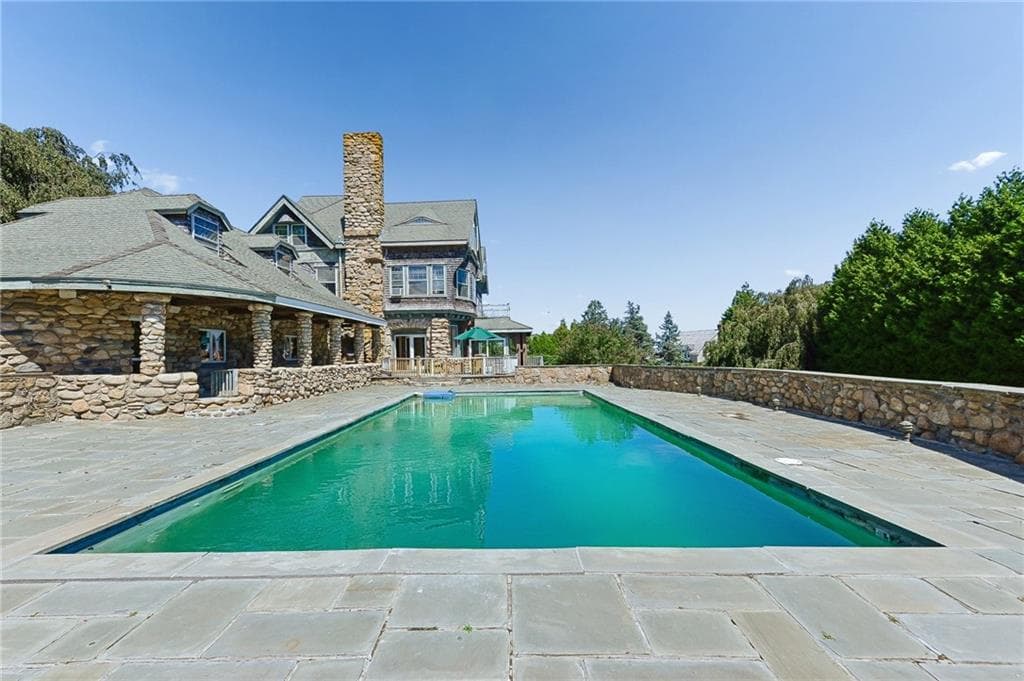Single Family Residence at 25 Wildfield Farm Road, Narragansett, photo 9 of 50