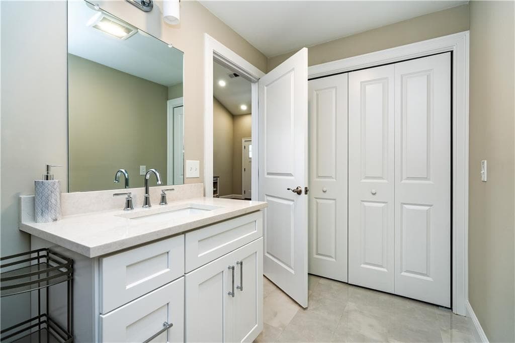 Condominium at 7 Fieldstone Way, Johnston, photo 11 of 42