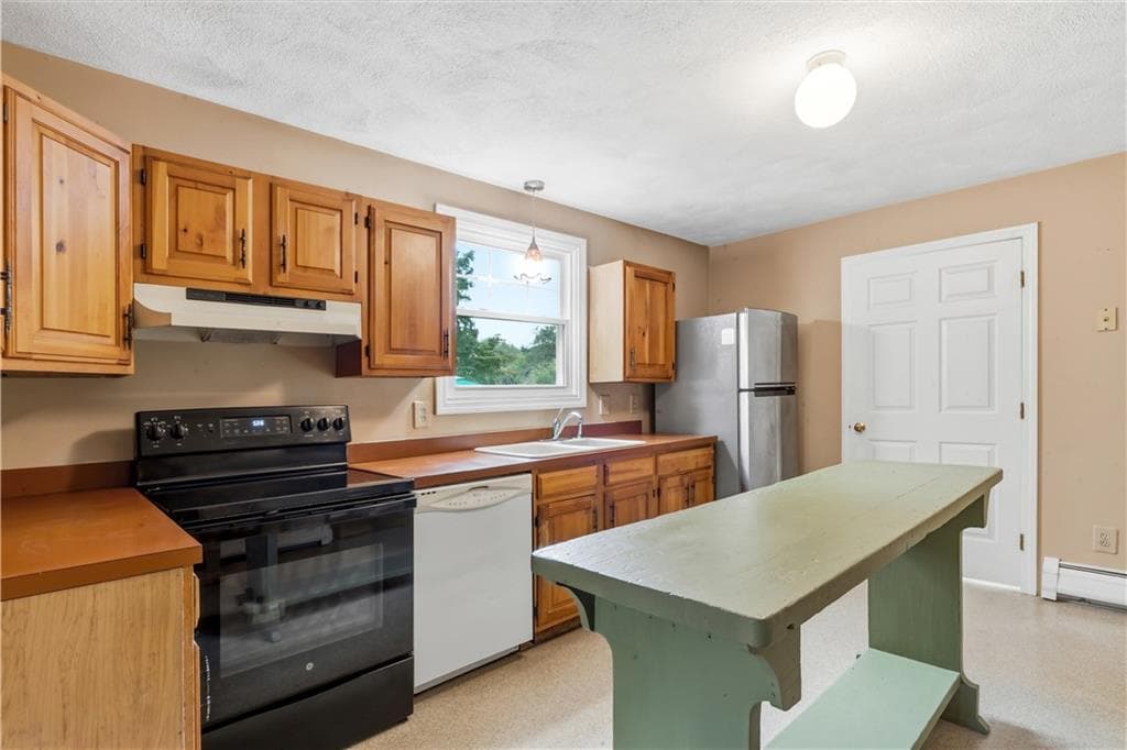 Single Family Residence at 808 Ten Rod Road, Exeter, photo 13 of 45