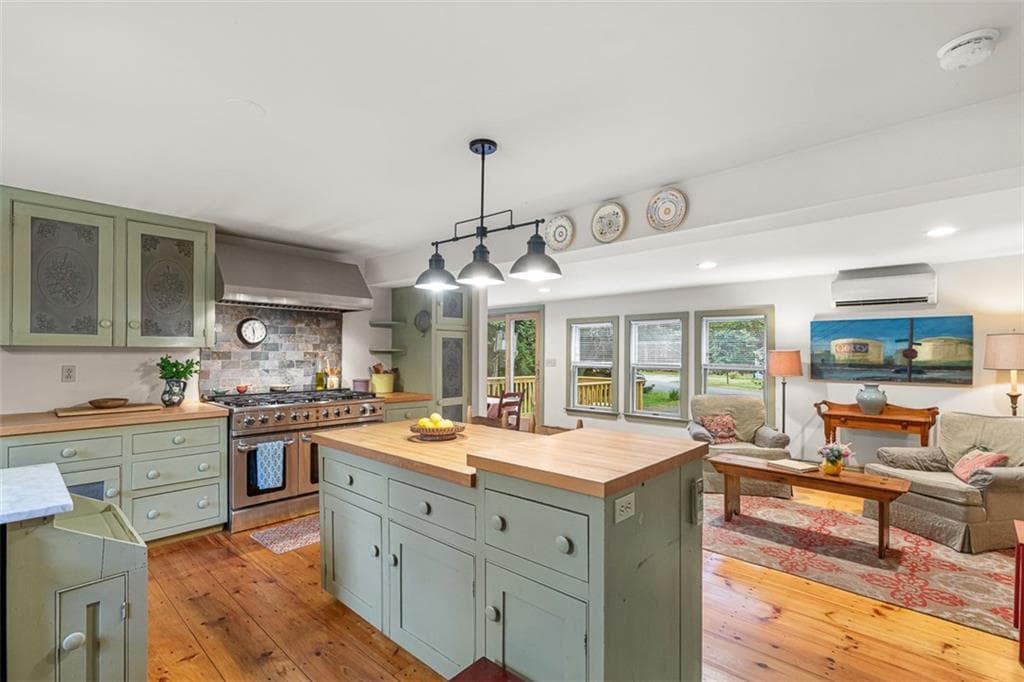 Single Family Residence at 462 Ledge Road, Seekonk, photo 16 of 46