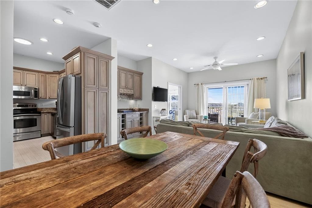 Condominium at 118 Bay Street UNIT 4, Westerly, photo 13 of 20