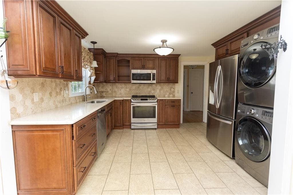 Single Family Residence at 499 Squantum Drive, Warwick, photo 7 of 42