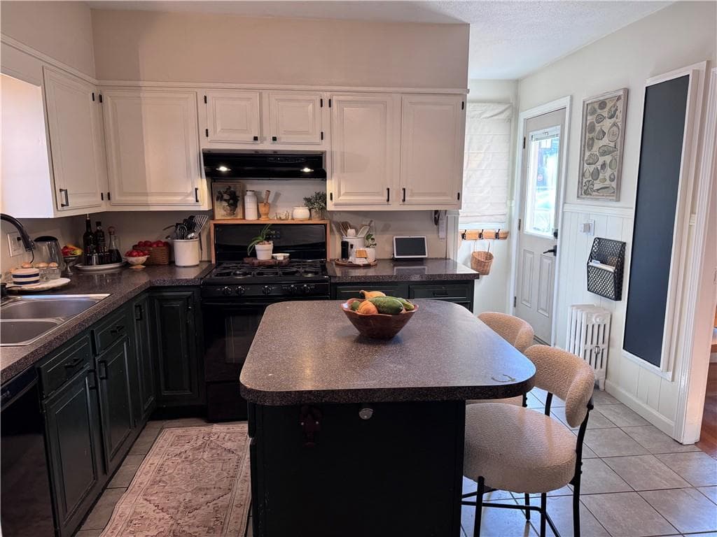Single Family Residence at 102 Hillard Avenue, Warwick, photo 22 of 44