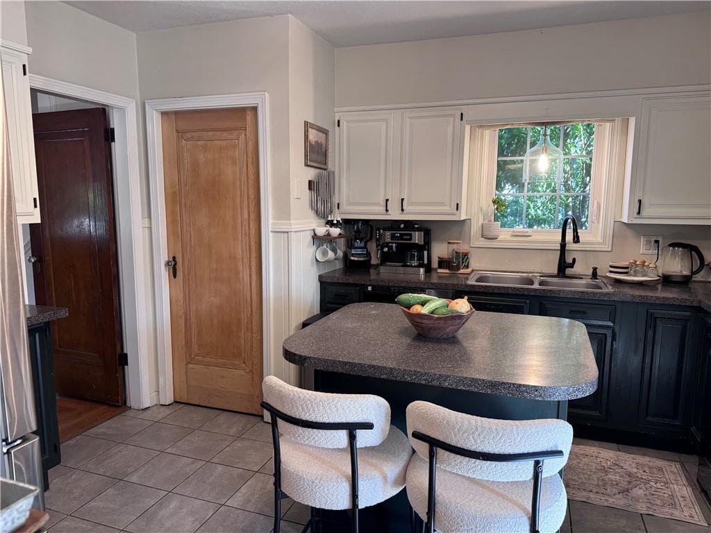 Single Family Residence at 102 Hillard Avenue, Warwick, photo 20 of 44