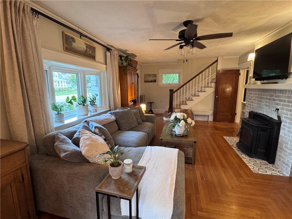 Single Family Residence at 102 Hillard Avenue, Warwick, photo 9 of 44