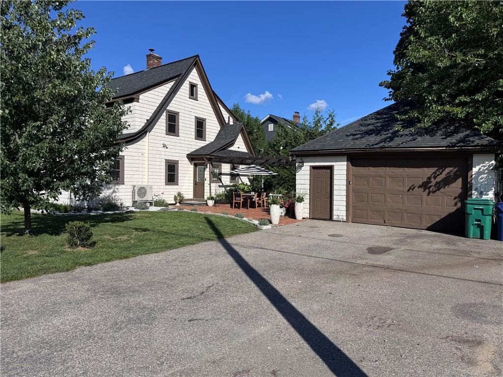 Single Family Residence at 102 Hillard Avenue, Warwick, photo 38 of 44