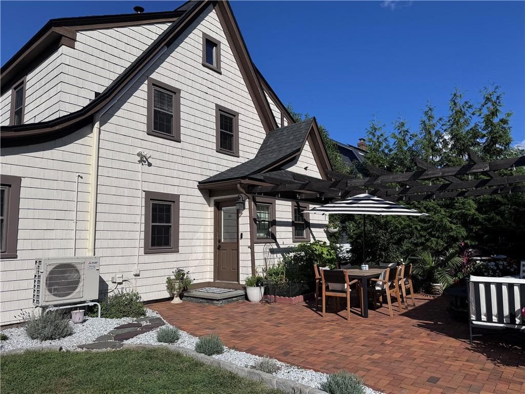 Single Family Residence at 102 Hillard Avenue, Warwick, photo 35 of 44