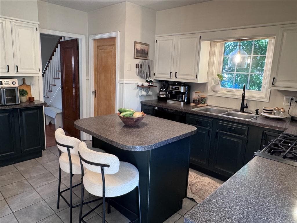 Single Family Residence at 102 Hillard Avenue, Warwick, photo 21 of 44