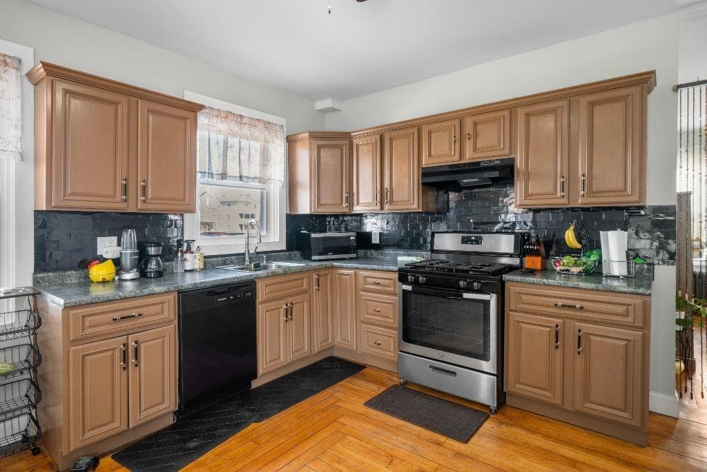 Single Family Residence at Single Family Residence, Providence, photo 9 of 25