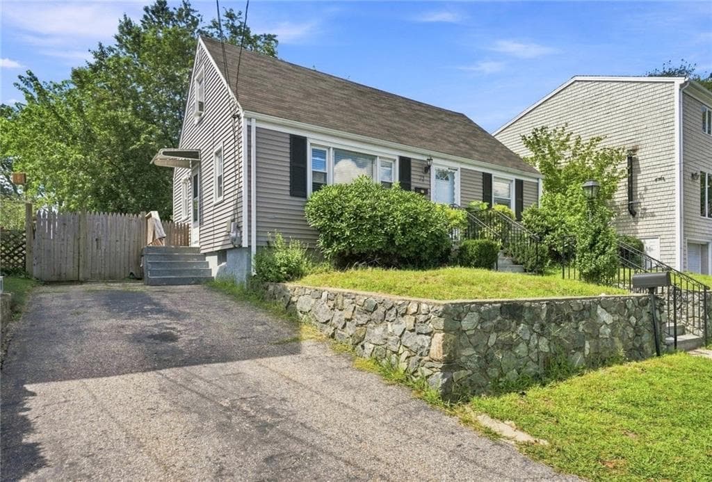 Single Family Residence at 71 Ash Avenue, Cranston, photo 2 of 27
