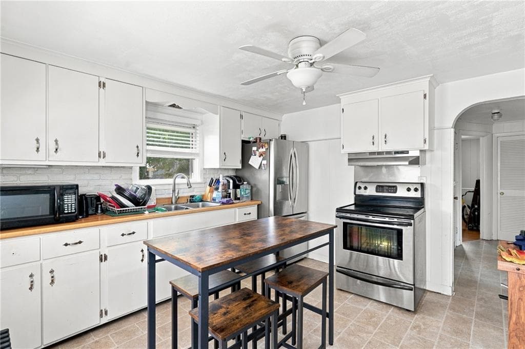 Single Family Residence at 71 Ash Avenue, Cranston, photo 8 of 27