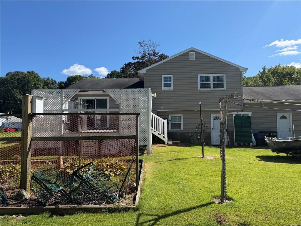 Single Family Residence at 39 Riverdale Road, Westerly, photo 7 of 8