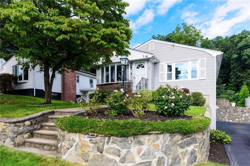 Single Family Residence at 105 Walnut Street, Johnston, photo 19 of 24