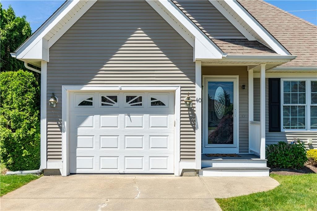 Condominium at 40 Enzo Drive, Coventry, photo 12 of 50