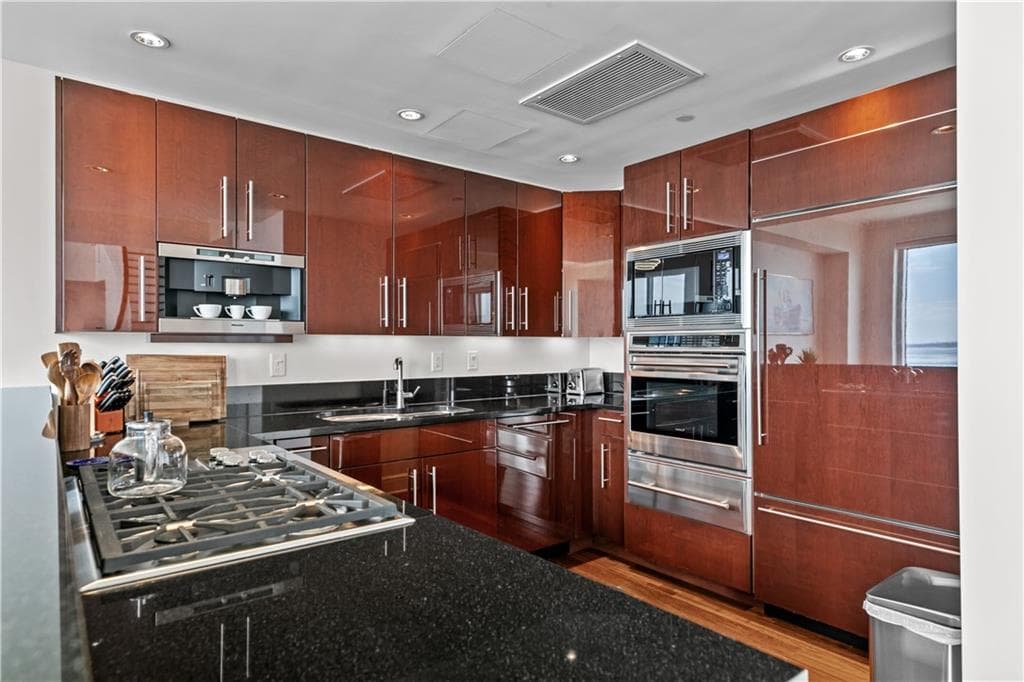 Condominium at 1 Tower Drive UNIT 1503, Portsmouth, photo 5 of 37