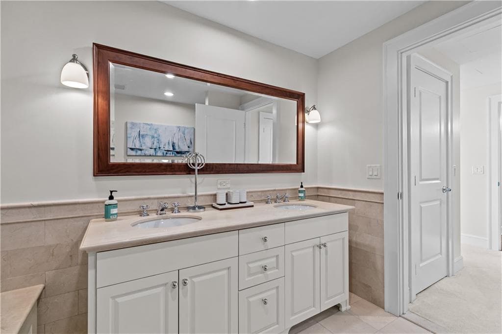 Condominium at 1 Tower Drive UNIT 1503, Portsmouth, photo 18 of 37