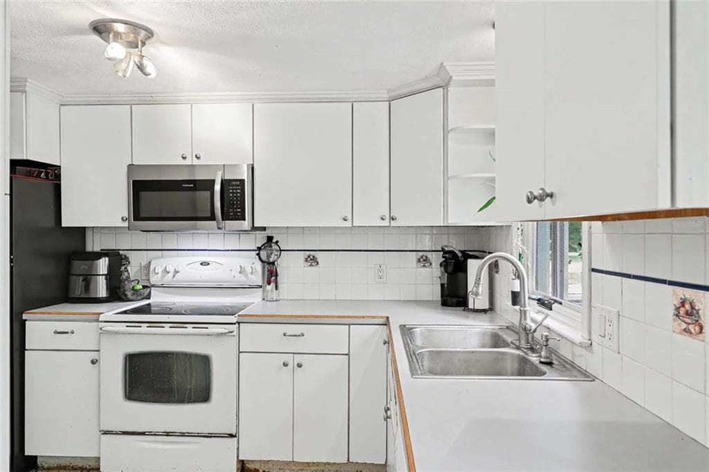 Single Family Residence at 33 Evergreen Drive, Exeter, photo 13 of 36