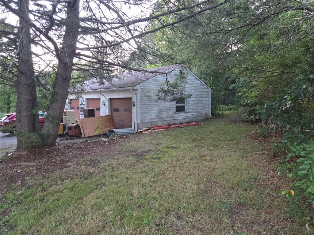 Single Family Residence at 5 Pine Hill Road, Johnston, photo 19 of 20