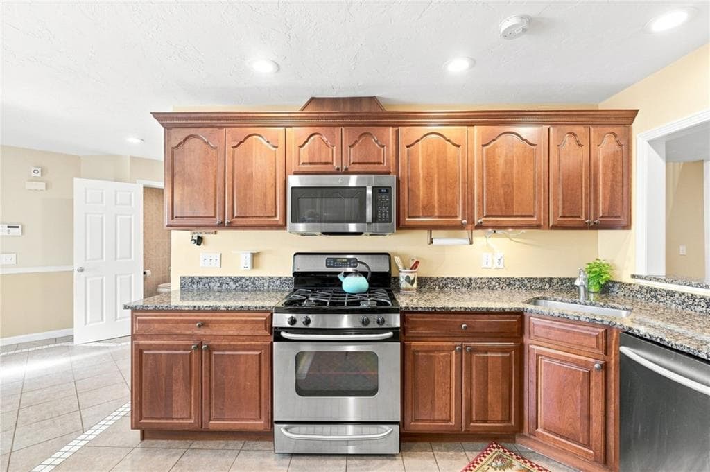 Condominium at 61 Alpine Way, North Smithfield, photo 12 of 47