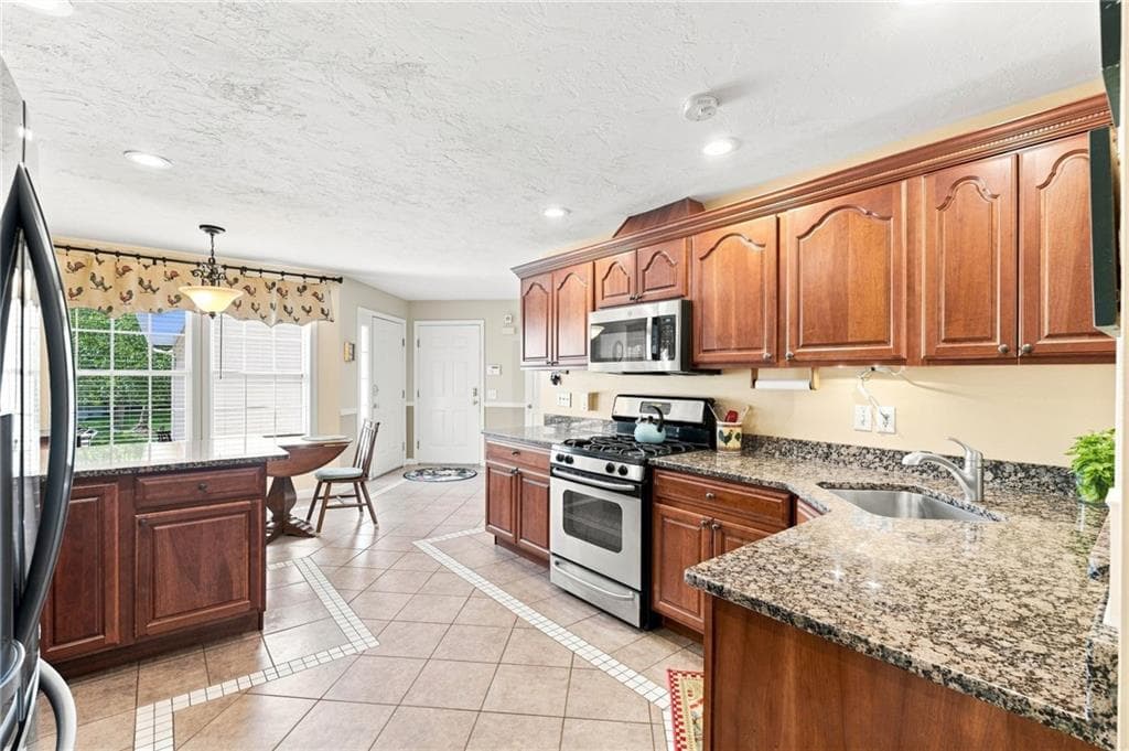 Condominium at 61 Alpine Way, North Smithfield, photo 5 of 47