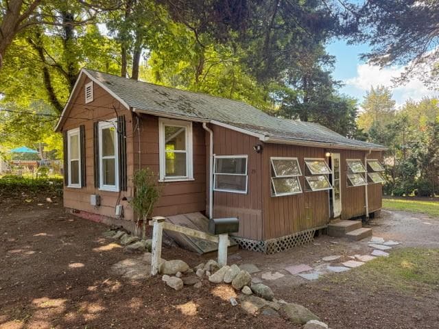 Single Family Residence at 29 Congdon Avenue, North Kingstown, photo 7 of 20