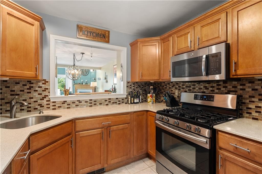 Condominium at 80 Fisher Road UNIT 97, Cumberland, photo 5 of 42