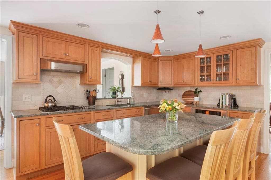 Single Family Residence at 419 Nayatt Road, Barrington, photo 7 of 50