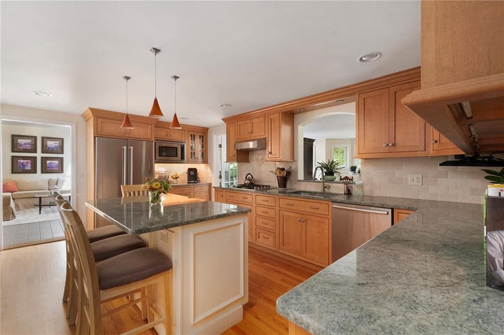 Single Family Residence at 419 Nayatt Road, Barrington, photo 9 of 50