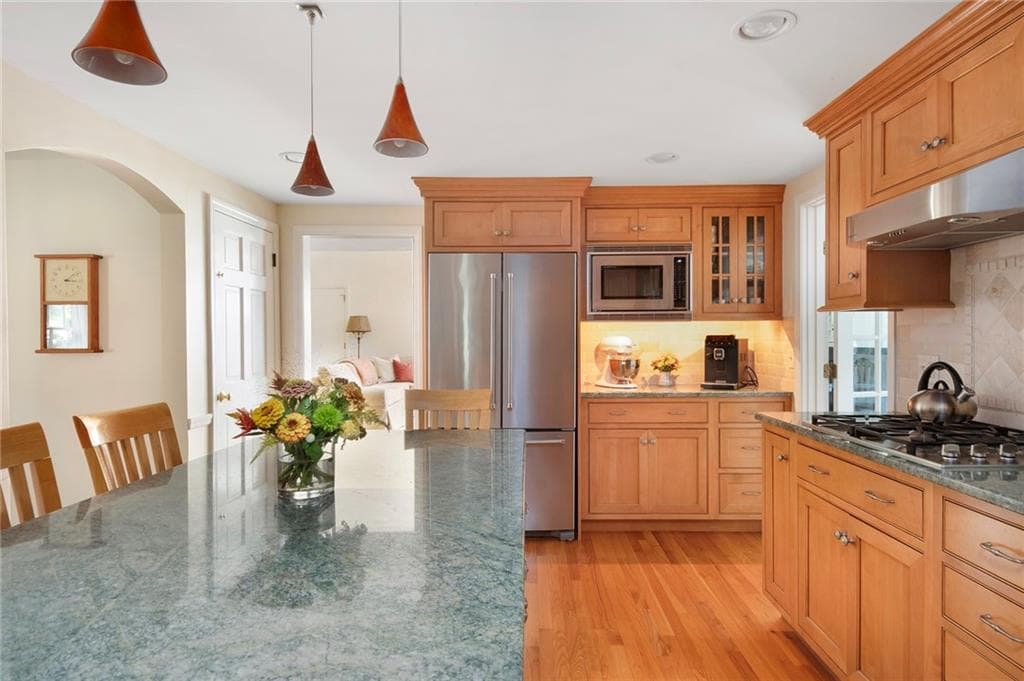 Single Family Residence at 419 Nayatt Road, Barrington, photo 8 of 50
