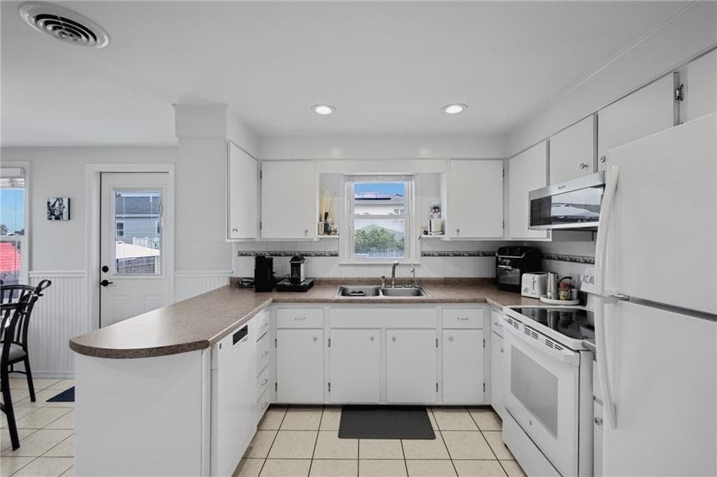 Single Family Residence at 10 Summit Avenue, Johnston, photo 6 of 30