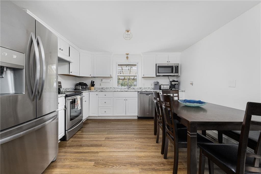 Single Family Residence at 340 Old Mill Lane, Portsmouth, photo 5 of 42