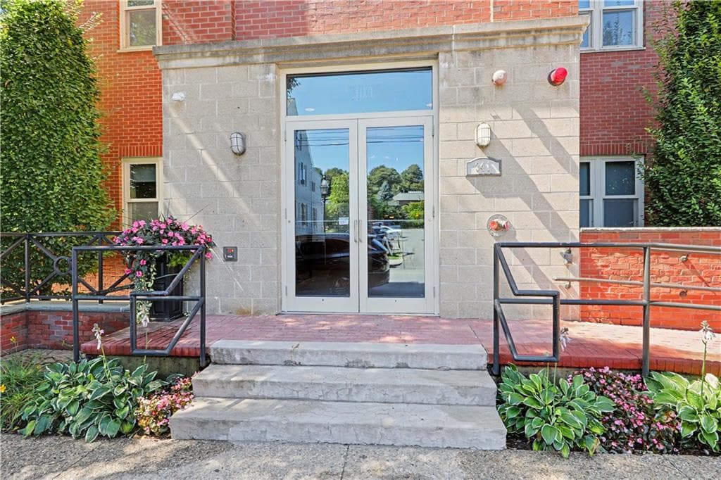 Condominium at 341 Thames Street UNIT 101-S, Bristol, photo 5 of 33
