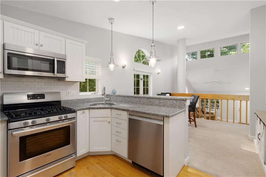 Condominium at 25 White Birch Court UNIT 25, North Kingstown, photo 3 of 21