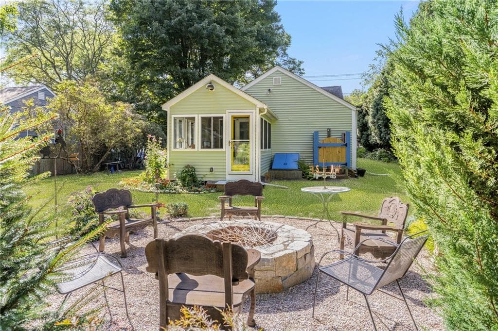 Single Family Residence at 20 Samuel Rodman Street, South Kingstown, photo 13 of 38