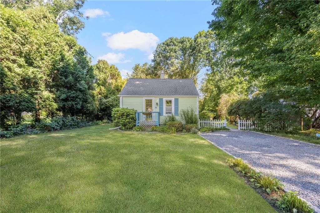 Single Family Residence at 20 Samuel Rodman Street, South Kingstown, photo 4 of 38