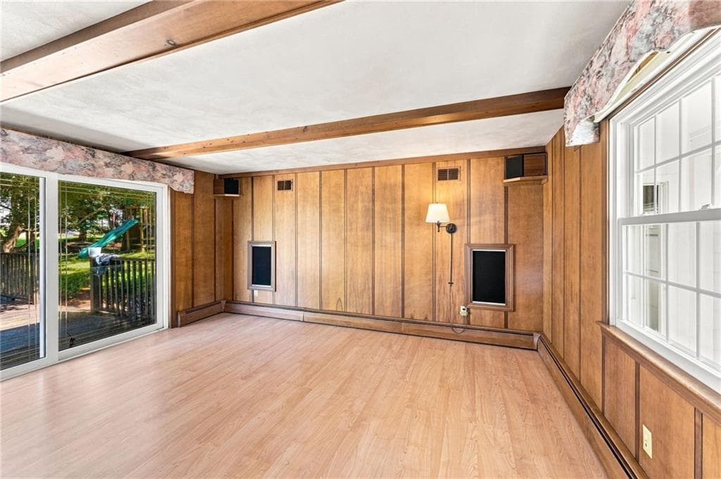 Single Family Residence at 33 Old Oak Drive, Warwick, photo 23 of 47