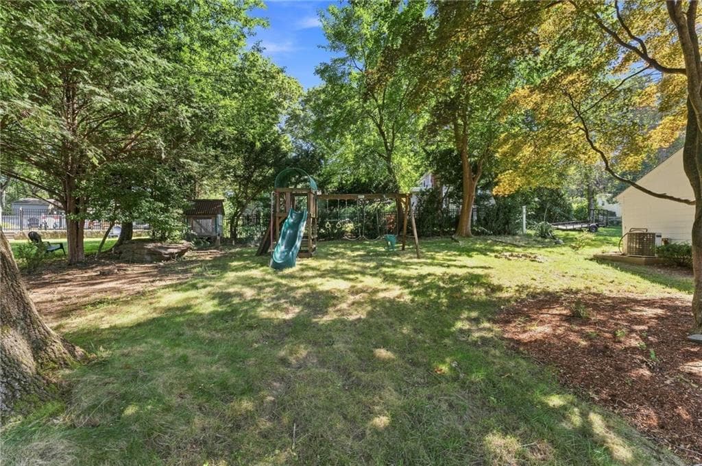 Single Family Residence at 33 Old Oak Drive, Warwick, photo 6 of 47