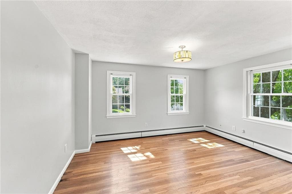 Single Family Residence at 33 Old Oak Drive, Warwick, photo 26 of 47