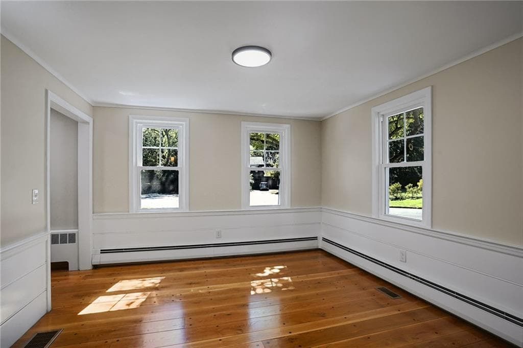 Single Family Residence at 23 Wildrose Court, Warwick, photo 12 of 50