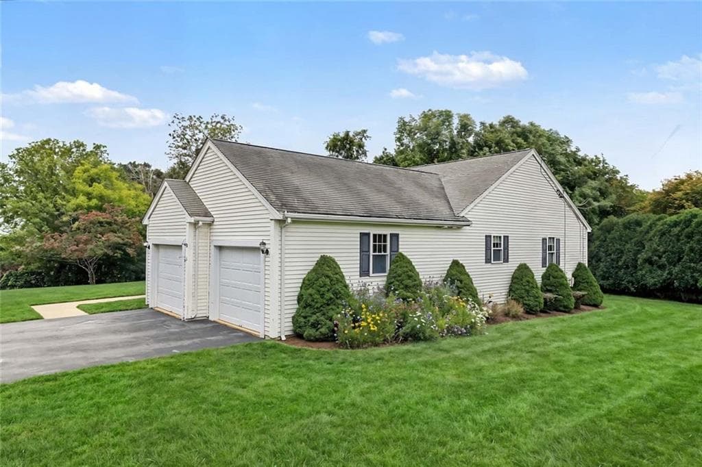 Single Family Residence at 23 Valley Stream Drive, Cumberland, photo 2 of 50