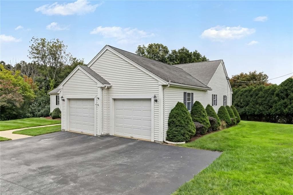 Single Family Residence at 23 Valley Stream Drive, Cumberland, photo 43 of 50